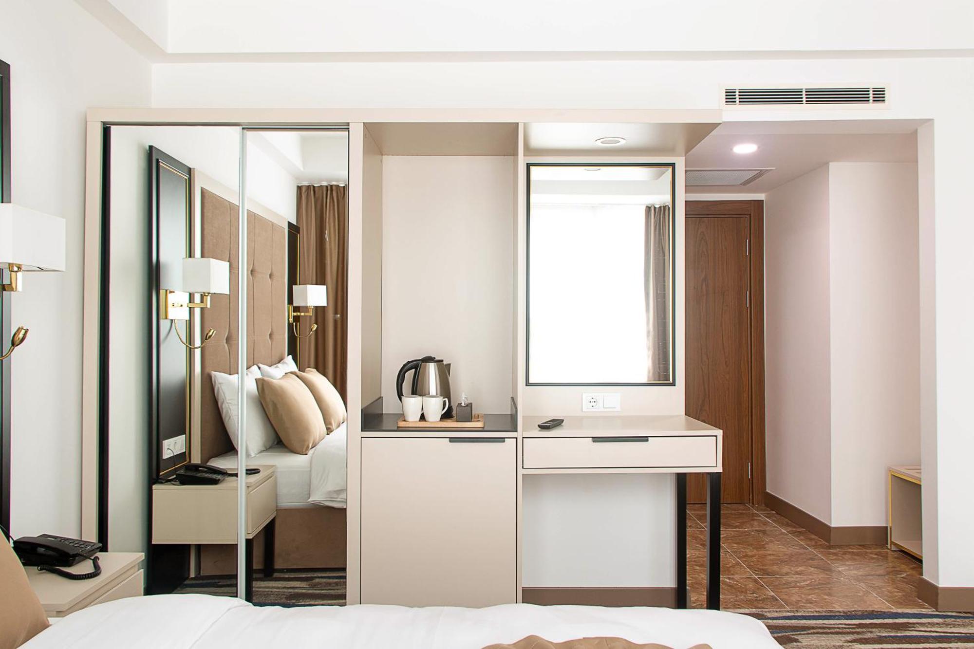 Shelter & Otel